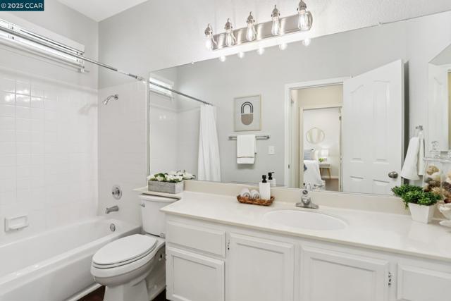 868 Clifton Way, Vacaville CA: https://media.crmls.org/mediaz/597116b8-1709-4b4e-863d-cafc8f31507c.jpg