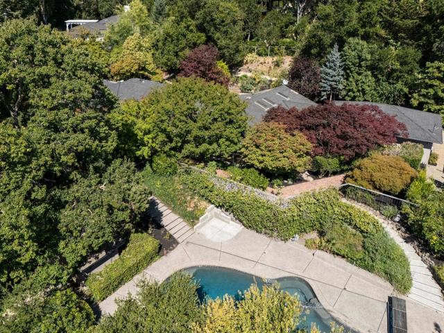 23480 Ravensbury Avenue, Los Altos Hills CA: https://media.crmls.org/mediaz/59713ba7-aac0-48bc-85c6-62c1e3c7252b.jpg