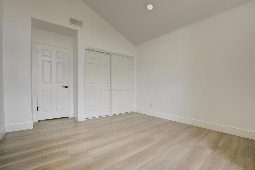 MLS #250025010SD img 32