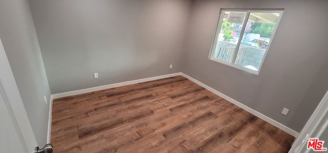 Image 7 of 25 For 20454 Strathern Street