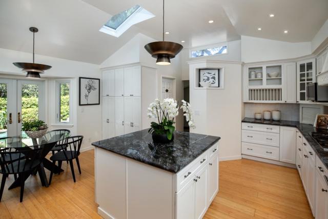 700 Laurelwood Drive, San Mateo CA: https://media.crmls.org/mediaz/5972fa37-405f-40a7-a6d6-fcc4adcf9ee6.jpg