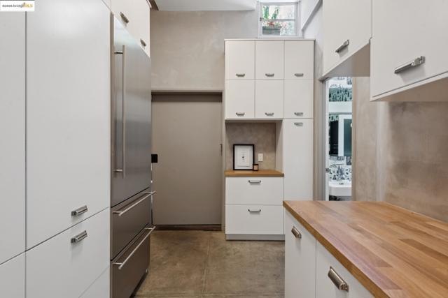 305 The Uplands, Berkeley CA: https://media.crmls.org/mediaz/59731be1-2437-405f-9127-82c0b29cf8e2.jpg