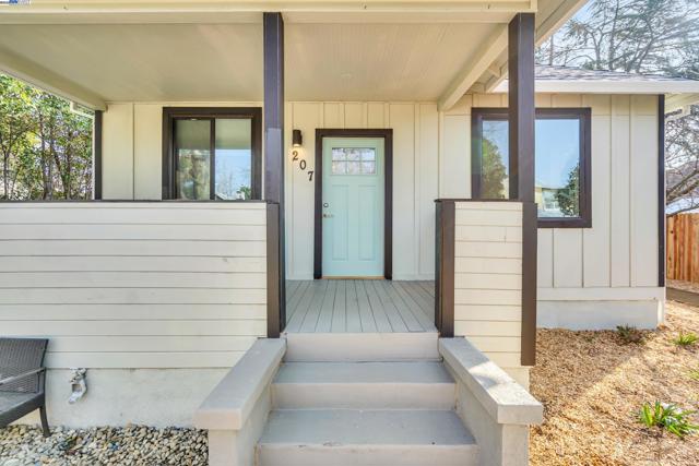 Image 23 of 60 For 207 D St Roseville