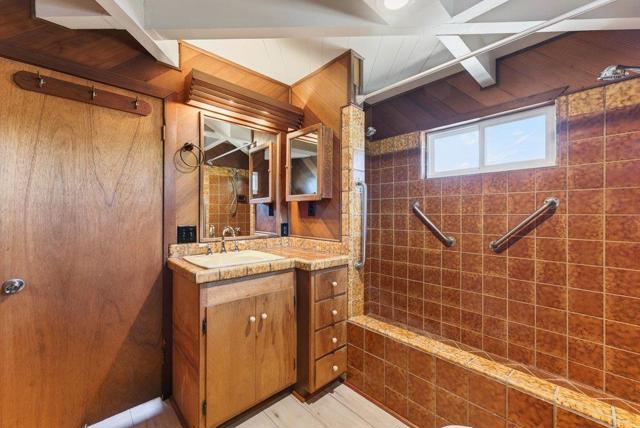 1 Gray Way, Watsonville CA: https://media.crmls.org/mediaz/59735953-37e2-43d1-bab9-b95050bcfe6c.jpg