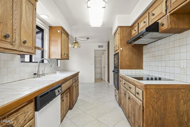 1138 Lantana Street, Camarillo CA: https://media.crmls.org/mediaz/59738334-150d-4c87-b940-d88ee78c4490.jpg