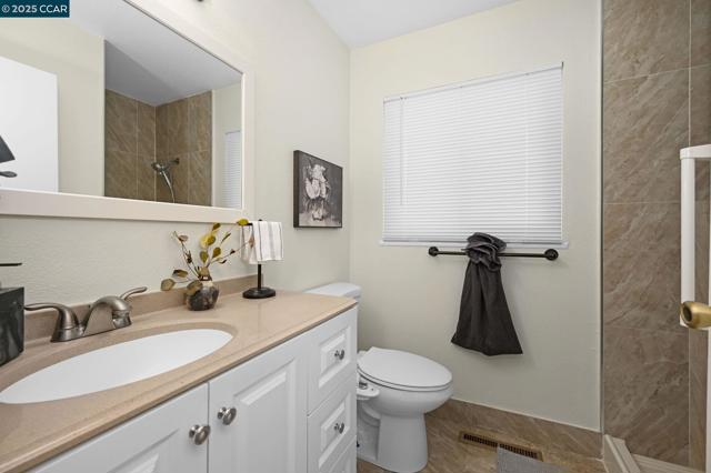 2326 Estrella Ct, Pinole CA: https://media.crmls.org/mediaz/5973a8b0-0245-40dc-986a-130d72eb6c49.jpg
