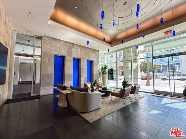 717 W Olympic Boulevard, Los Angeles CA: https://media.crmls.org/mediaz/5973cd69-3bc1-4fa1-a90d-d393be9e9a3b.jpg