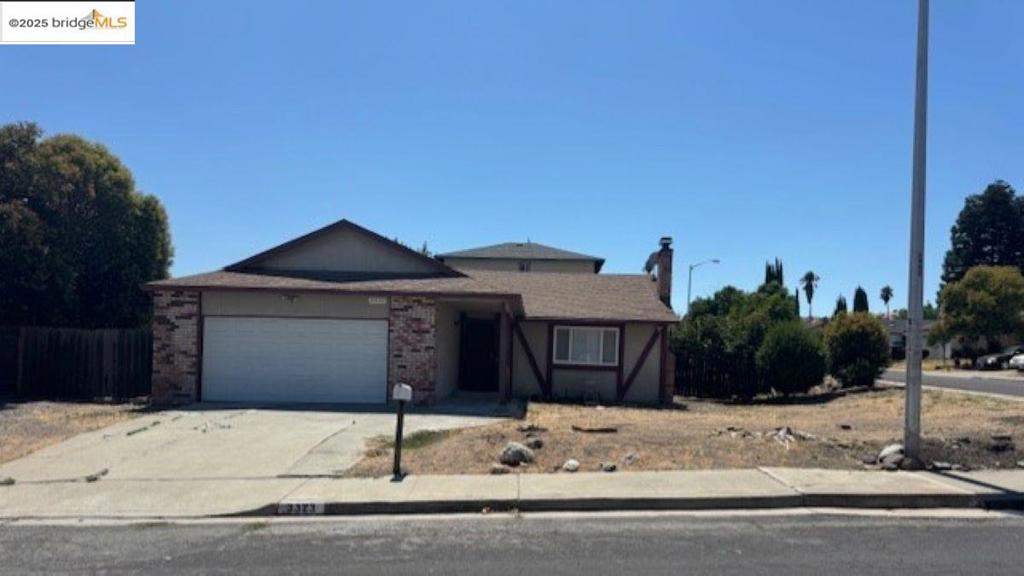 3323 Blythe Dr