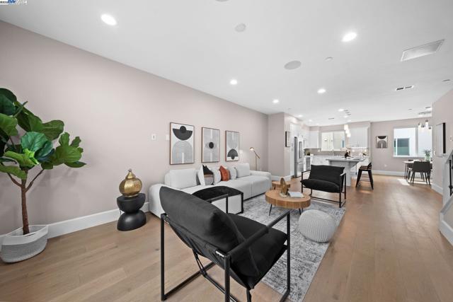 5223 S Esprit Loop, Dublin CA: https://media.crmls.org/mediaz/59750e92-5fe6-4976-8fdc-a0b06a1e632d.jpg