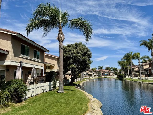 7756 Sailboat Circle, Huntington Beach CA: https://media.crmls.org/mediaz/597516a8-1541-4b9b-a38d-b97b281ce300.jpg