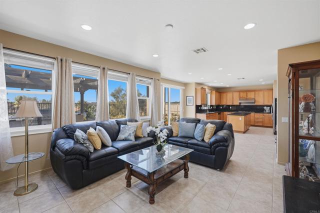 Detail Gallery Image 16 of 42 For 2784 Rambling Vista Rd, Chula Vista,  CA 91915 - 4 Beds | 4 Baths