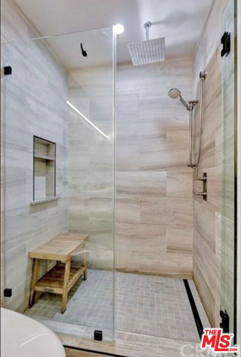 439 N Doheny Drive, Beverly Hills CA: https://media.crmls.org/mediaz/5975bd91-eb30-4459-96a5-6e78ed6a5dfc.jpg