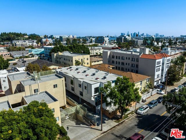 1624 Normandie Avenue, Los Angeles, California 90027, 3 Bedrooms Bedrooms, ,2 BathroomsBathrooms,Townhouse,For Sale,Normandie,23311703