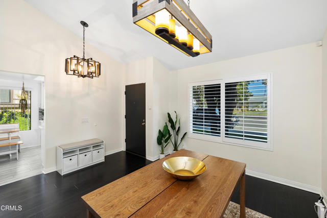 Detail Gallery Image 2 of 27 For 8231 Mason Ave #E,  Winnetka,  CA 91306 - 2 Beds | 2 Baths