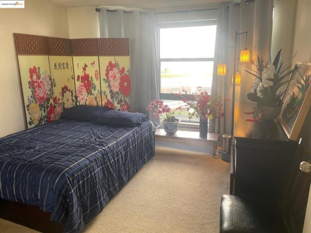 989 Webster Street, Oakland CA: https://media.crmls.org/mediaz/5976d1f6-c864-4ead-899a-6d8a2b29e7a4.jpg