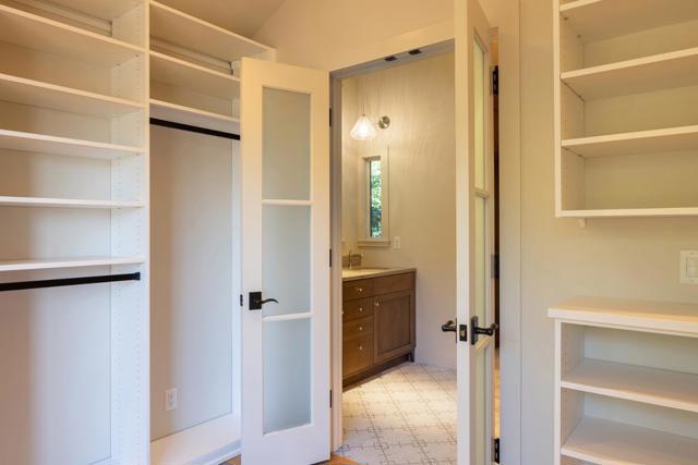 4 Oak Knoll Way, Carmel CA: https://media.crmls.org/mediaz/5976dbb3-09d4-46e8-a40c-71c9fc4bd347.jpg