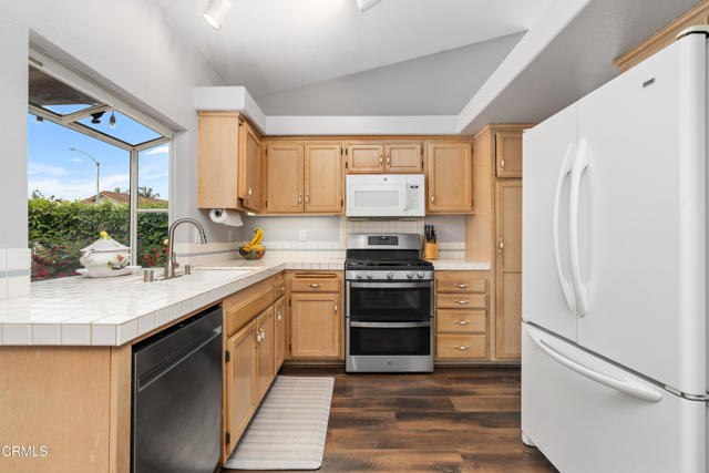 Detail Gallery Image 7 of 17 For 1144 Oriole Cir, Fillmore,  CA 93015 - 3 Beds | 2 Baths