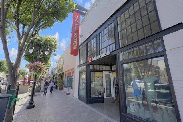 828 N El Camino Real, San Mateo CA: https://media.crmls.org/mediaz/5977bfe7-ed41-40cc-82d7-8f89ddbd2fb0.jpg