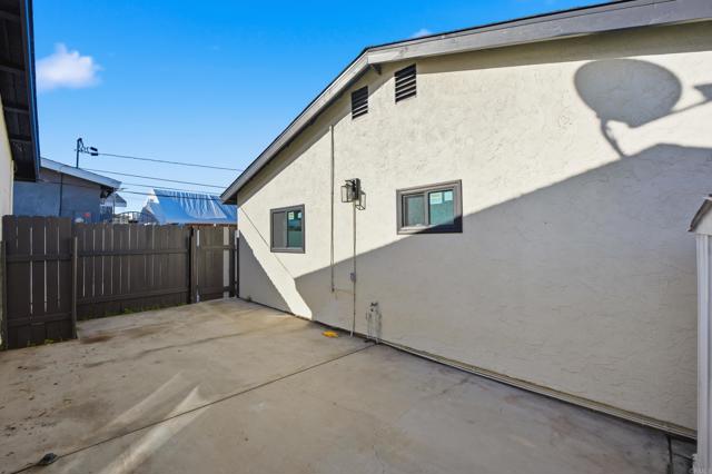 Image 28 of 30 For 1877 Donax Avenue