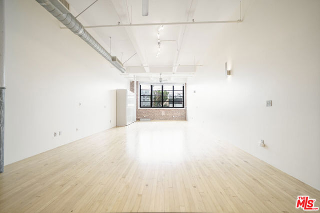1850 Industrial Street, Los Angeles CA: https://media.crmls.org/mediaz/59782249-05d3-40ef-b22f-903a9727f147.jpg