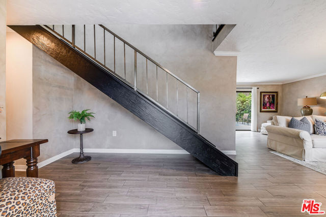 24417 Clipstone Street, Woodland Hills CA: https://media.crmls.org/mediaz/5978620e-3f08-4079-a50c-22c780ad9e25.jpg