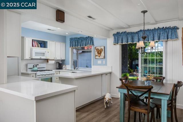 506 Shelly Dr, Pleasant Hill CA: https://media.crmls.org/mediaz/597867c3-daf1-46de-905f-a72ba2d71842.jpg