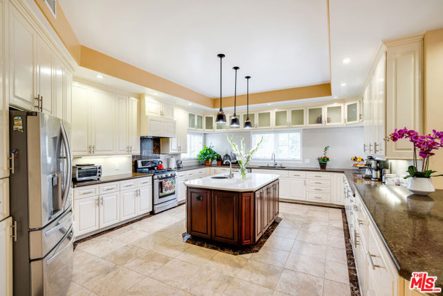 5966 ABERNATHY Drive, Los Angeles CA: https://media.crmls.org/mediaz/59789cfa-8979-48a9-882f-dfe9b32adec4.jpg