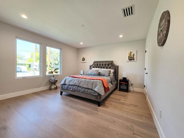 95 Centre Street, Mountain View CA: https://media.crmls.org/mediaz/597903cc-a8aa-4652-ad89-fc2f83c3447a.jpg