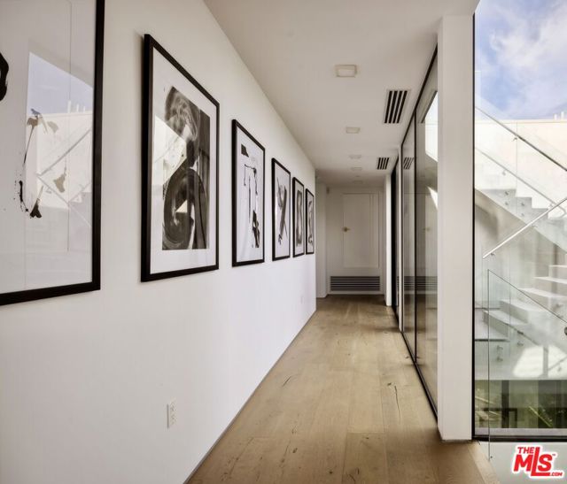 633 N Crescent Heights Boulevard, Los Angeles CA: https://media.crmls.org/mediaz/597909ad-9e10-4888-a18c-ca5ef620b9b0.jpg
