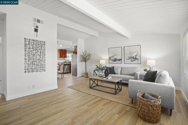 2206 Gehringer Dr, Concord CA: https://media.crmls.org/mediaz/59792105-16a8-4957-9125-d2d79b8aff1b.jpg
