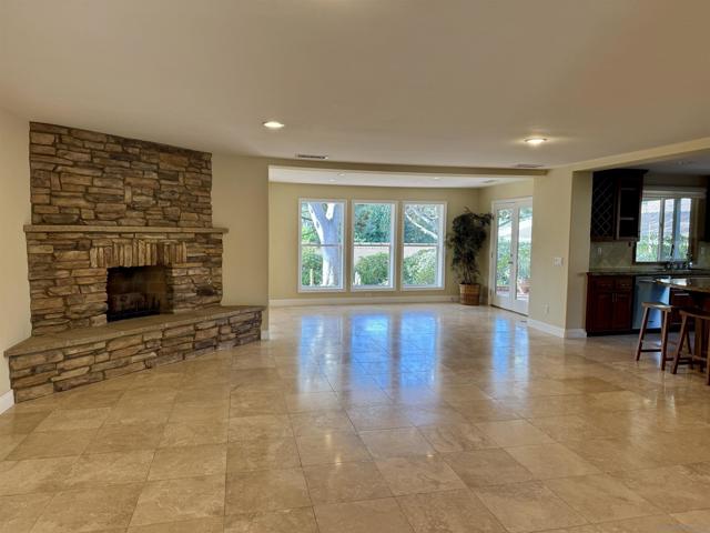 16902 Via de Santa Fe, Rancho Santa Fe CA: https://media.crmls.org/mediaz/59799b8a-8276-40e7-ac2a-6333fc4a9005.jpg
