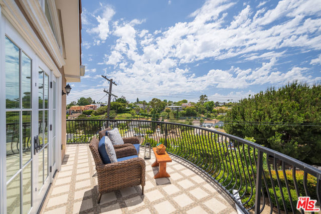 5966 ABERNATHY Drive, Los Angeles CA: https://media.crmls.org/mediaz/5979c7c4-7d37-485f-80a6-e879c7db30a9.jpg