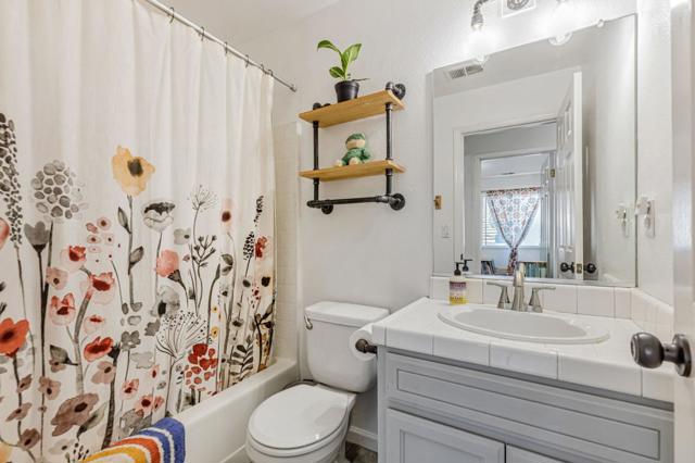 740 Alissa Court, Hollister CA: https://media.crmls.org/mediaz/597a4df3-f00c-4141-8cc9-1f1cfd165d4b.jpg