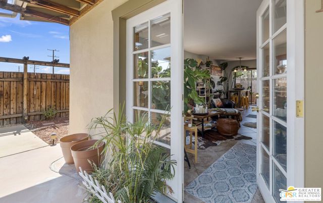 587 S Calle Ajo, Palm Springs CA: https://media.crmls.org/mediaz/597a5f38-9a8f-455e-afe8-538facc5041d.jpg