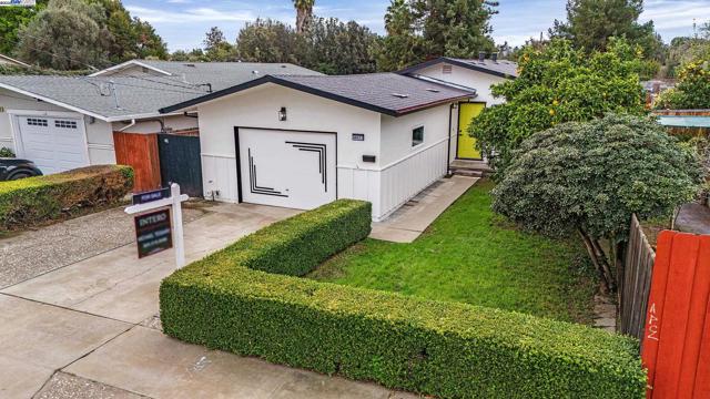 36517 Cherry St, Newark CA: https://media.crmls.org/mediaz/597a6ee6-ab16-4e88-9c4e-d46f486c4af3.jpg