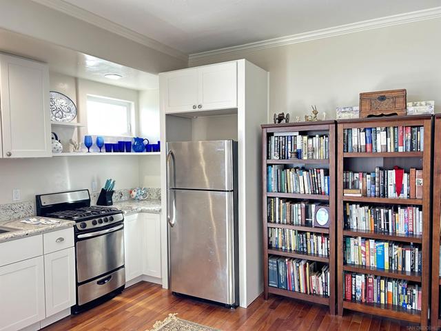 2510 MONTGOMERY AVE, Cardiff by the Sea CA: https://media.crmls.org/mediaz/597a73d6-7386-4182-b67c-afcfc06d752a.jpg