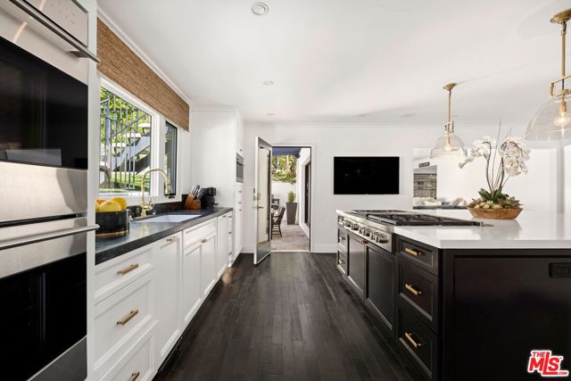 1472 N Kings Road, West Hollywood CA: https://media.crmls.org/mediaz/597be999-7314-4df3-a1b8-b28b3c84098f.jpg