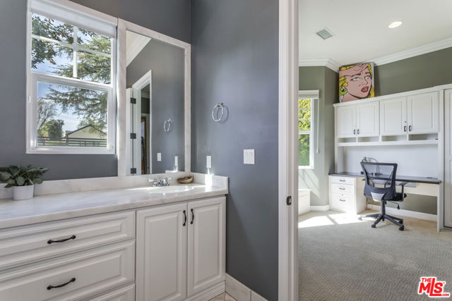 4728 Vesper Avenue, Sherman Oaks CA: https://media.crmls.org/mediaz/597c5afb-3113-44db-80e2-78de39a4b41f.jpg