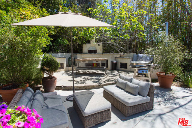 3220 Tahoe Place, Los Angeles CA: https://media.crmls.org/mediaz/597c9338-9f35-41c8-b65e-9e85f3b141d8.jpg