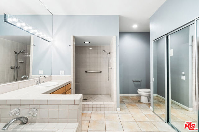 4454 Ventura Canyon Avenue, Sherman Oaks CA: https://media.crmls.org/mediaz/597caa55-5267-45ff-b788-f29a96b30833.jpg