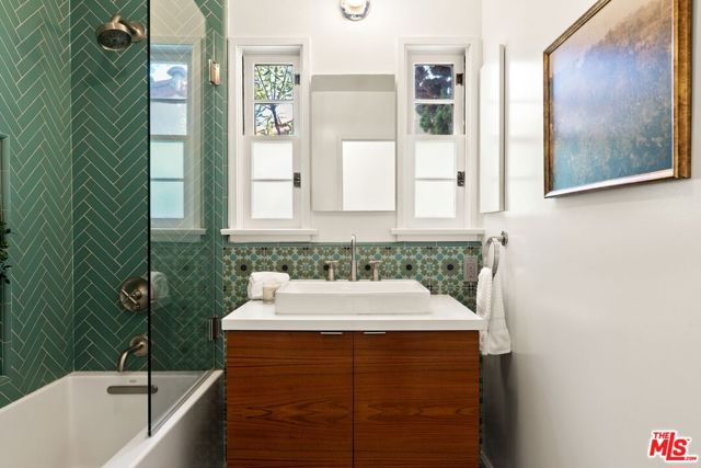 4148 Mentone Avenue, Culver City CA: https://media.crmls.org/mediaz/597d37c2-676a-4f20-a7f3-65acd3ab20a5.jpg