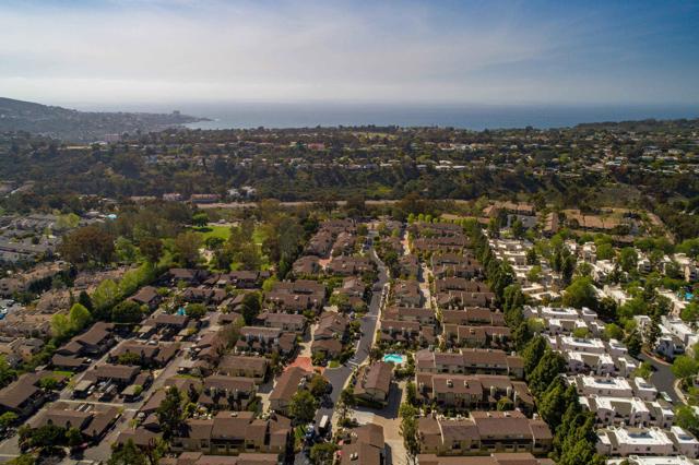 3294 Caminito Eastbluff, La Jolla CA: https://media.crmls.org/mediaz/597d5cba-ff1f-441c-a79c-57f58ad9d6f6.jpg