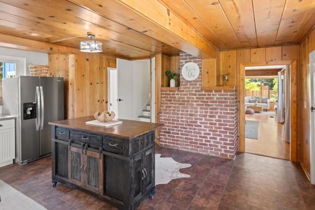 18 Upper Circle, Carmel Valley CA: https://media.crmls.org/mediaz/597dba01-baf1-4b9b-b7b7-63e42a0ca55d.jpg