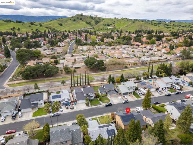 363 Limerick Way, Vacaville CA: https://media.crmls.org/mediaz/597dfc24-7068-4630-b2f9-abaa958c9340.jpg