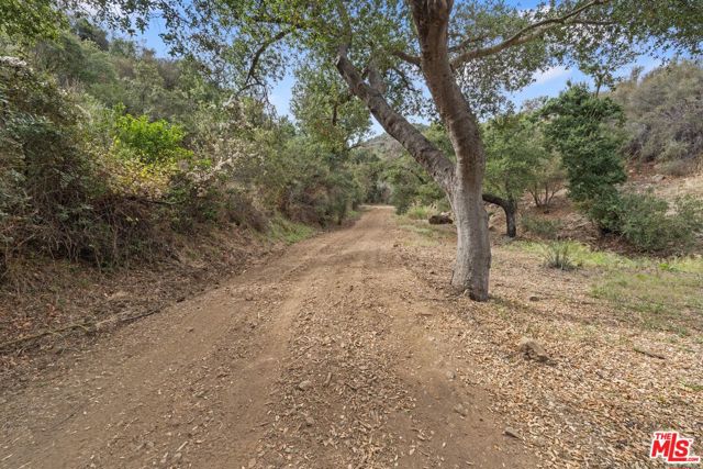 622 E Carlisle Road, Thousand Oaks CA: https://media.crmls.org/mediaz/597e5ce9-f64f-4366-9a8e-63e0f3df0ff1.jpg