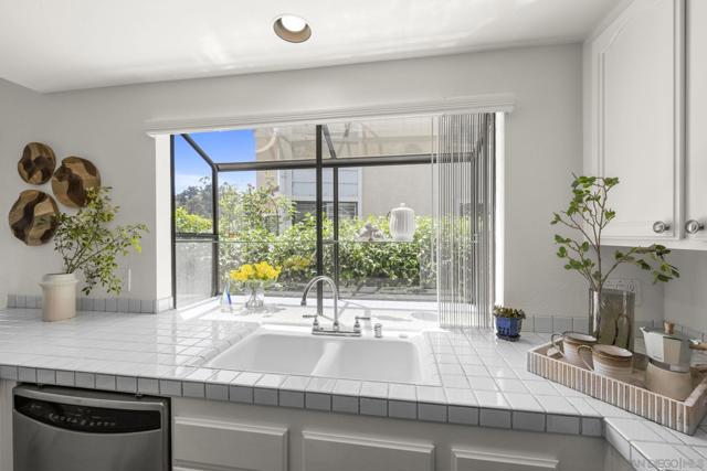 1894 Spyglass Cir, Vista CA: https://media.crmls.org/mediaz/597e612f-c849-4c04-ba51-7cb4425f519c.jpg
