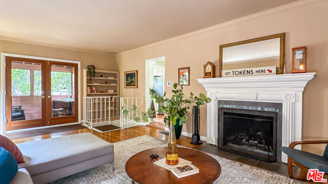 752 Country Club Drive, Burbank CA: https://media.crmls.org/mediaz/597e7ded-8b89-45d9-ae9d-2ef3c50605a2.jpg