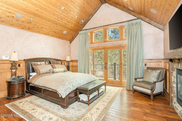 32310 Hummingbird Court, Running Springs CA: https://media.crmls.org/mediaz/597e9cba-3a5e-40ab-9260-ab28c6ba187a.jpg