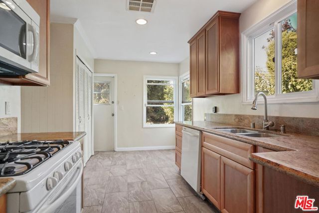 12613 Hatteras Street photo 5