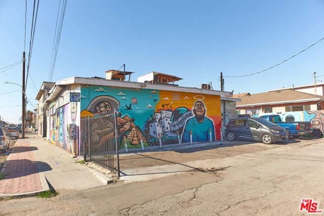 701 N Fickett Street, Los Angeles CA: https://media.crmls.org/mediaz/597f3a41-cd3f-4847-8910-a770c0366f95.jpg